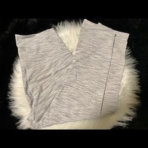 Lululemon white crop leggings